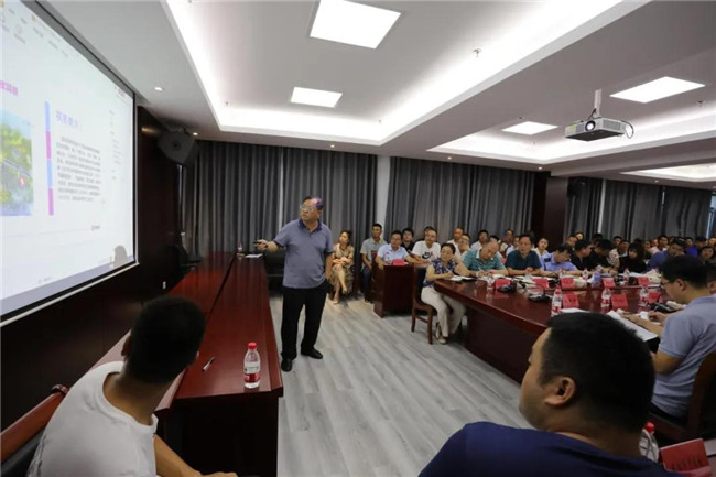 昌南新區召開重點項目調度會