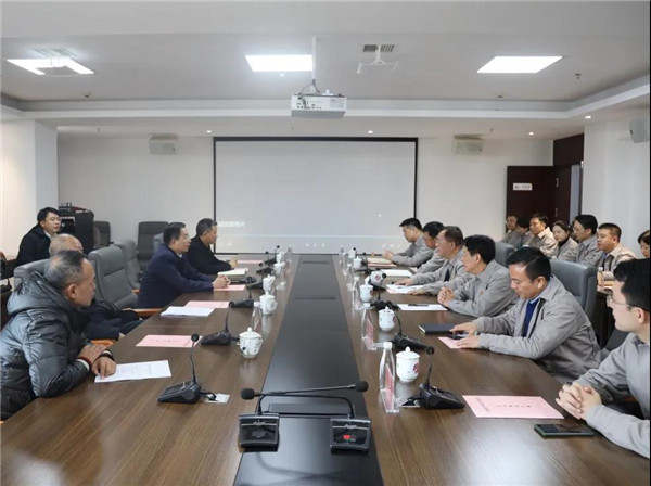 市委常委、常務(wù)副市長鄧永翔現(xiàn)場調(diào)研城投集團(tuán)產(chǎn)業(yè)項(xiàng)目