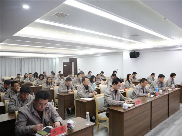 市城投集團召開負(fù)責(zé)干部會議