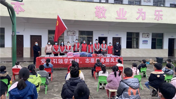 市城投集團開展“黨建引領學雷鋒，志愿服務展風采”送溫暖活動