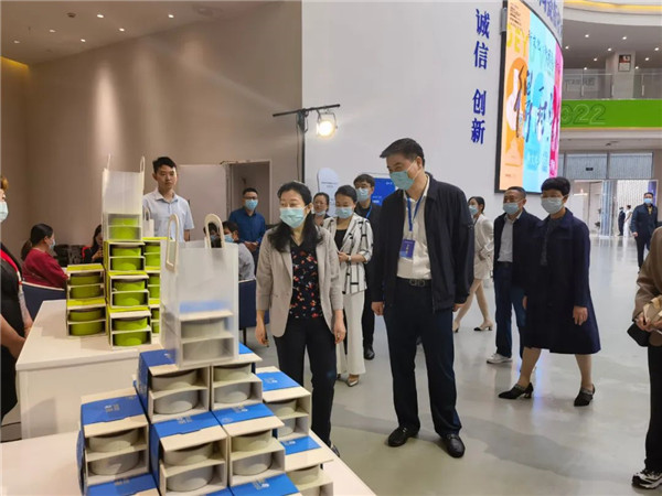 新理念、新時(shí)尚、新方式、新感受——德宇集團(tuán)舉行2022得雨活茶新品發(fā)布推廣會