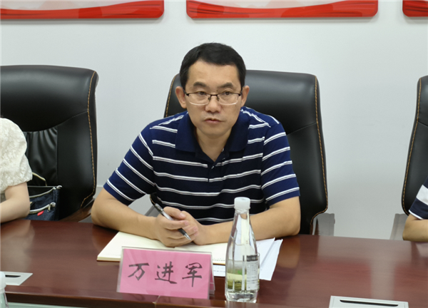 萬進軍一行調(diào)研城投集團基層黨建工作